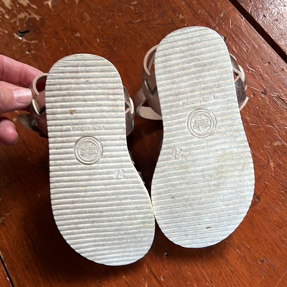 Rose gold metallic gladiator sandals - Picture 2 of 3